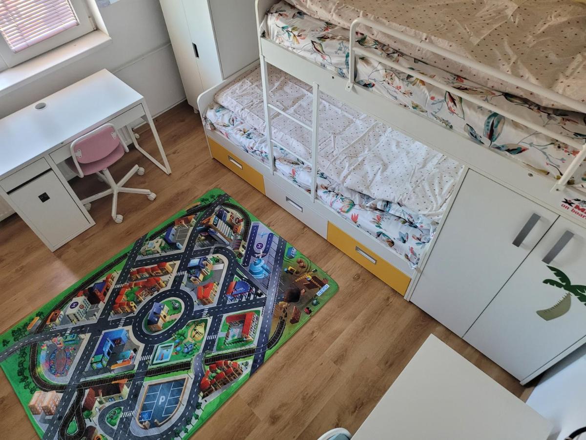 Family Friendly With Kids Room, Quiet And Peaceful ブカレスト エクステリア 写真