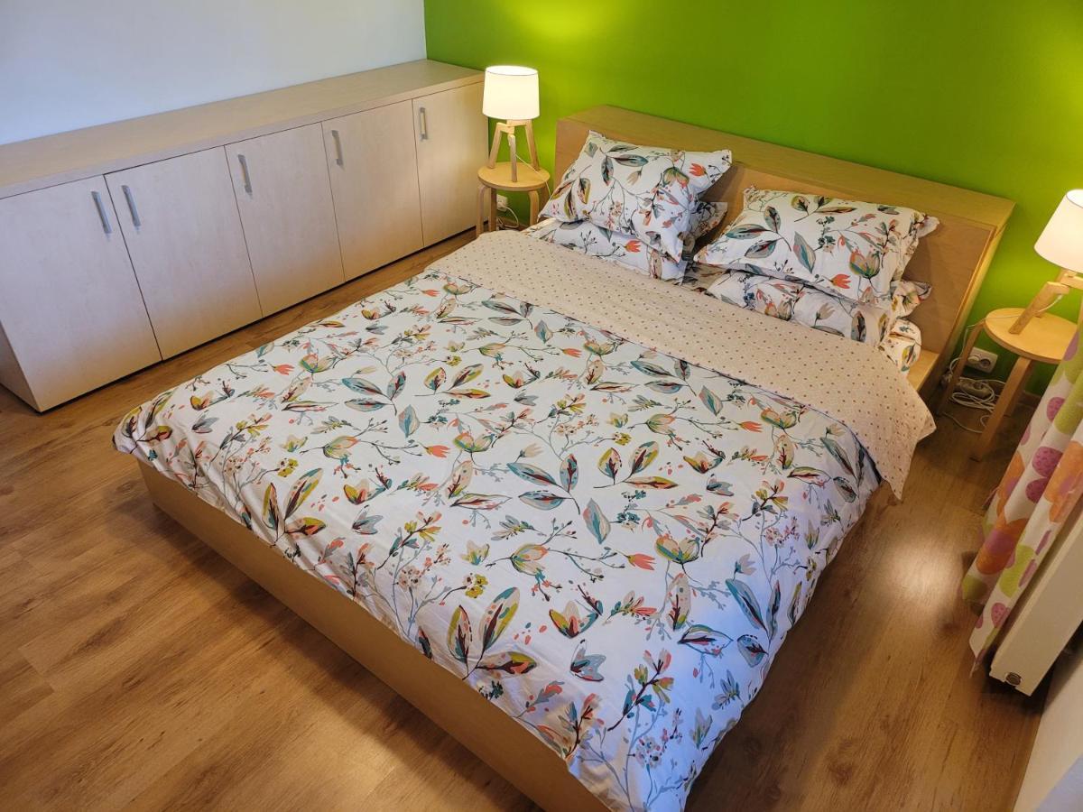 Family Friendly With Kids Room, Quiet And Peaceful ブカレスト エクステリア 写真