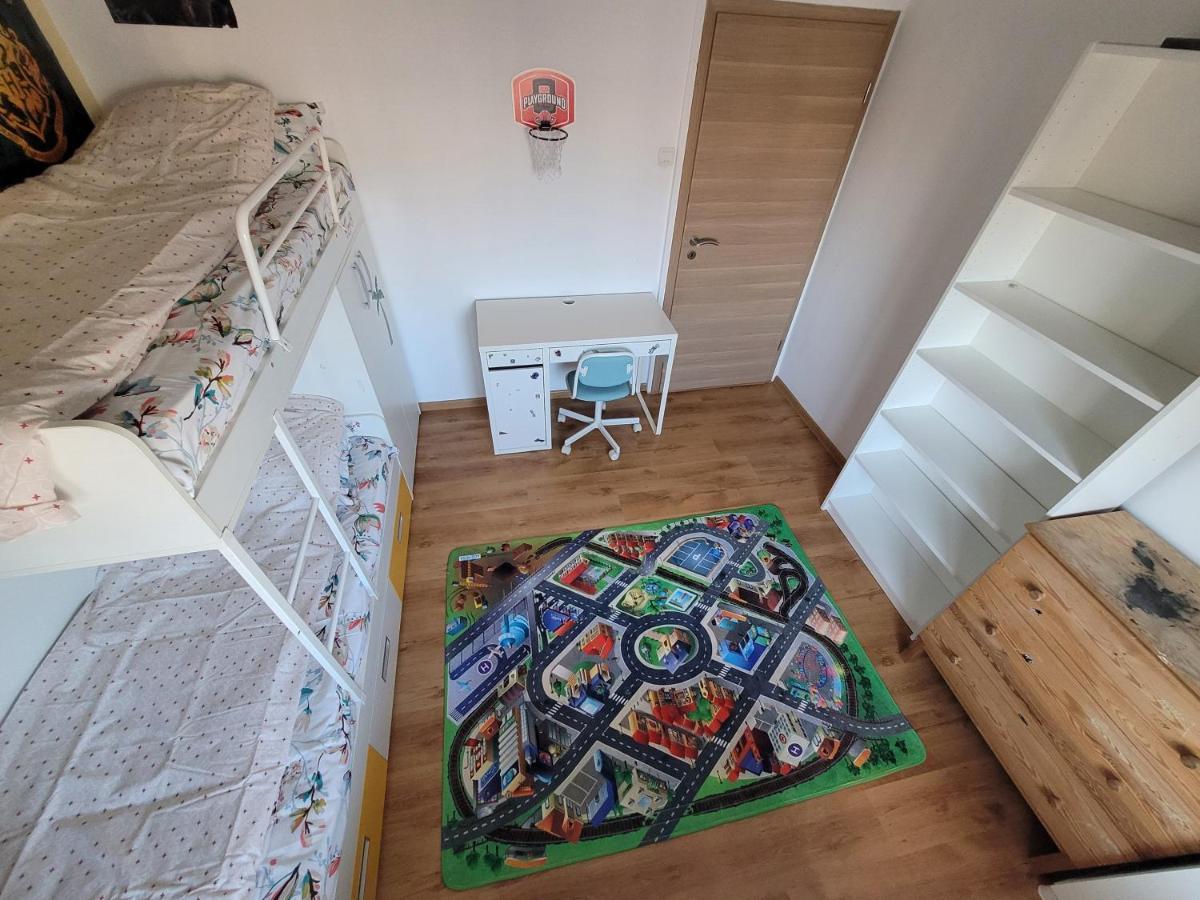 Family Friendly With Kids Room, Quiet And Peaceful ブカレスト エクステリア 写真